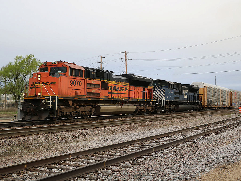 BNSF 9070
